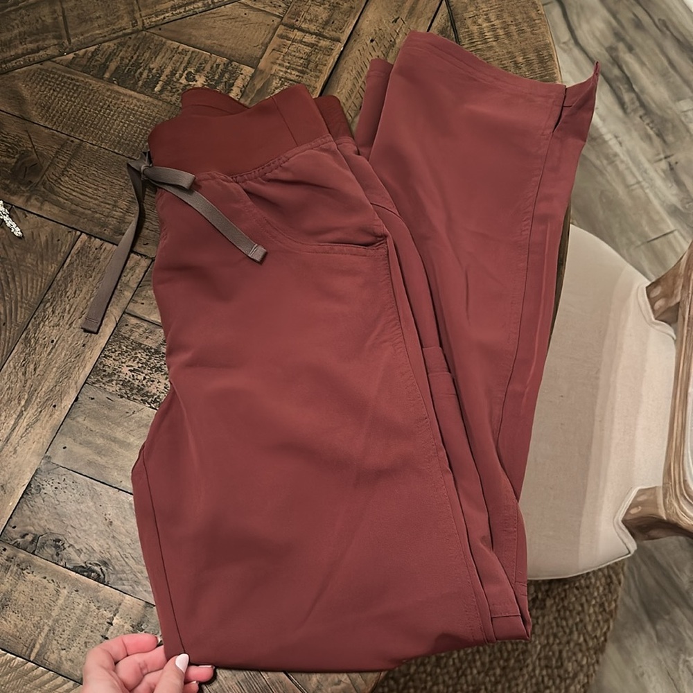 Figs high waisted Kade Cargo scrub pants in Dark Cherry size XS